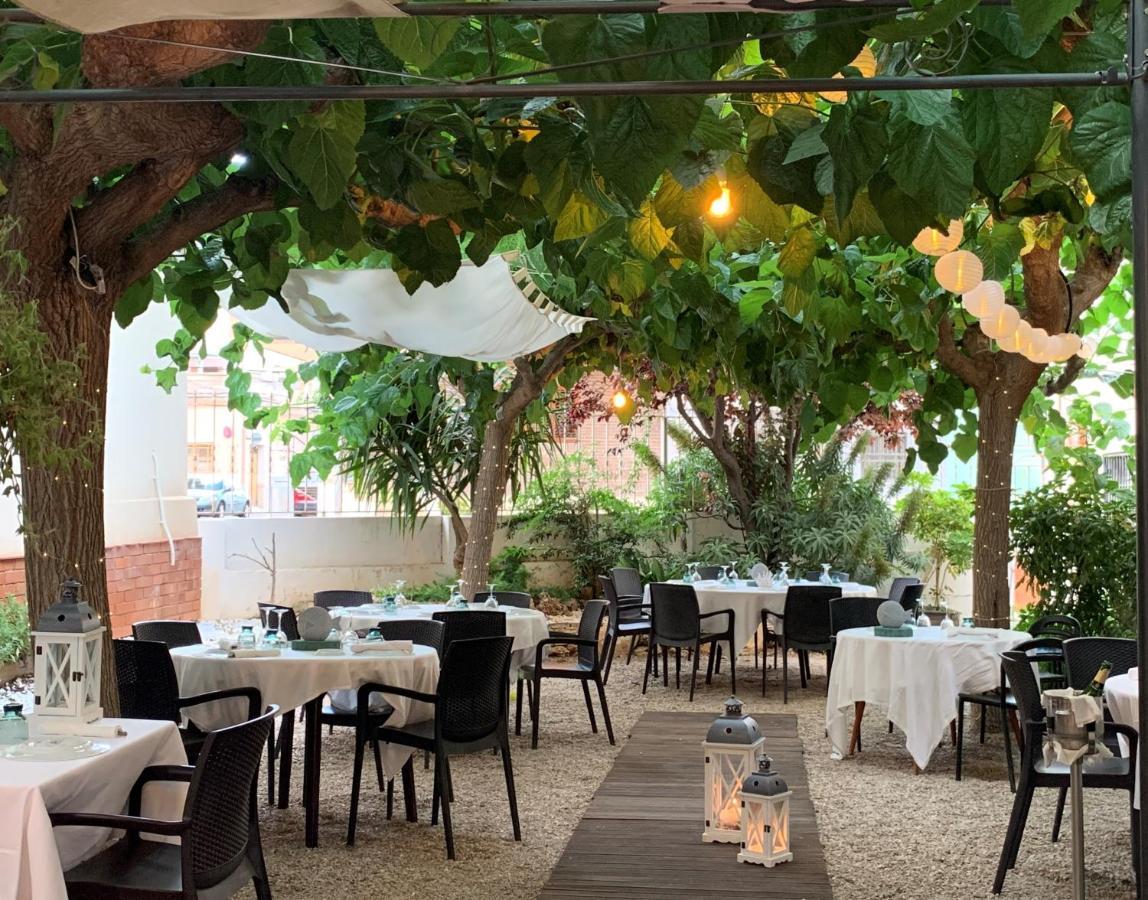 Hotel Restaurant Llansola Sant Carlos de la Ràpita Eksteriør bilde