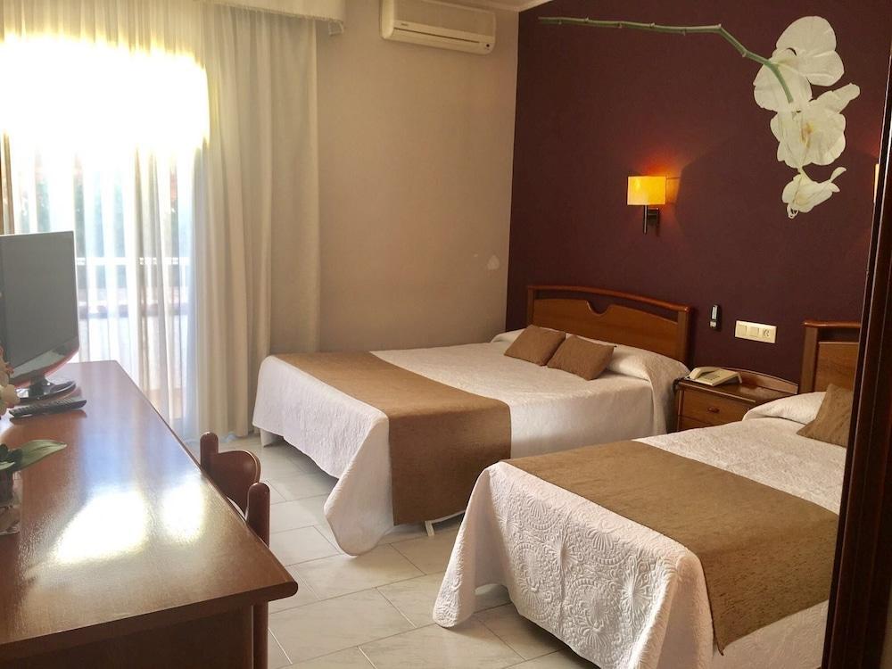 Hotel Restaurant Llansola Sant Carlos de la Ràpita Eksteriør bilde