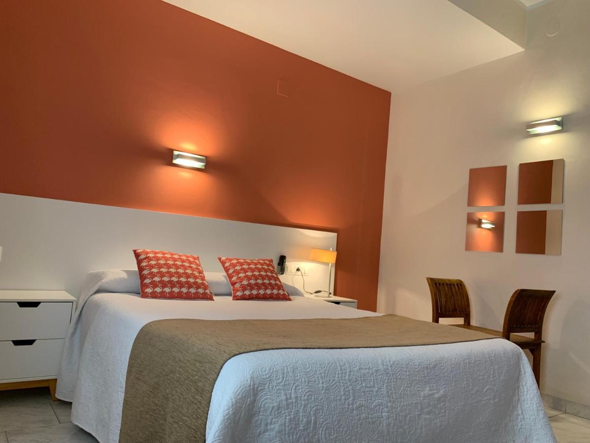 Hotel Restaurant Llansola Sant Carlos de la Ràpita Eksteriør bilde