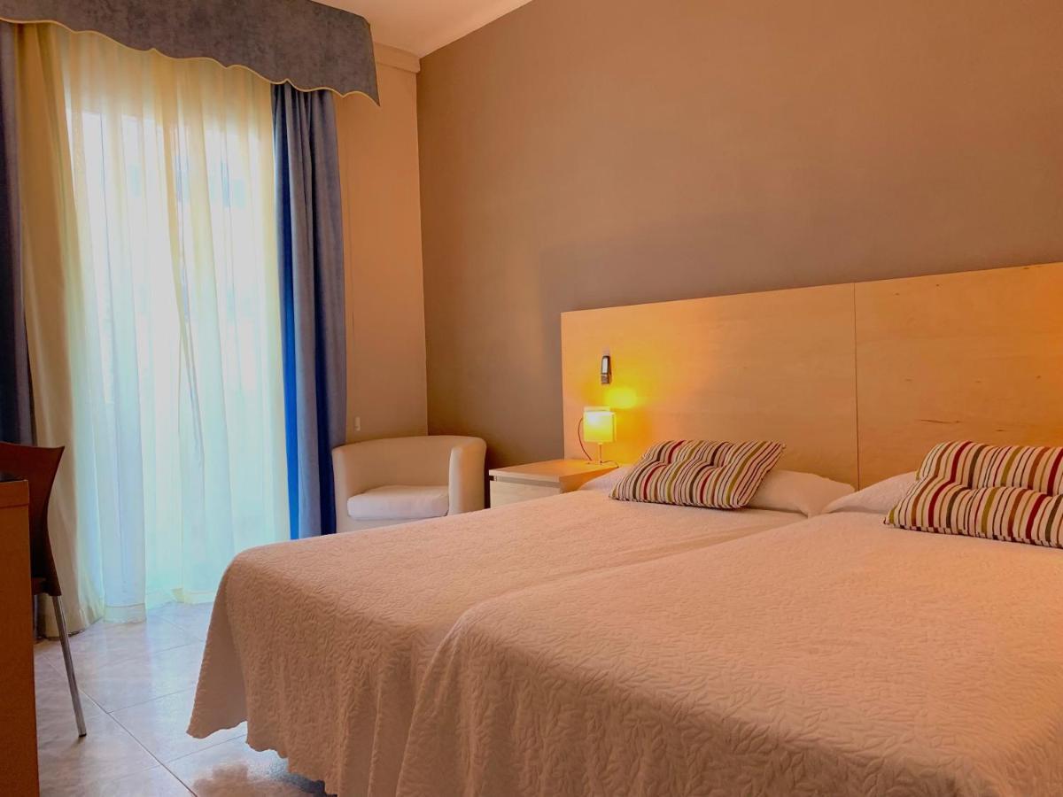 Hotel Restaurant Llansola Sant Carlos de la Ràpita Eksteriør bilde