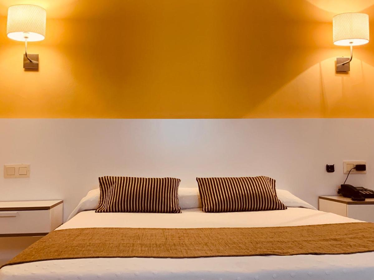 Hotel Restaurant Llansola Sant Carlos de la Ràpita Eksteriør bilde