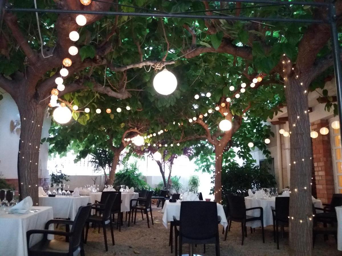 Hotel Restaurant Llansola Sant Carlos de la Ràpita Eksteriør bilde